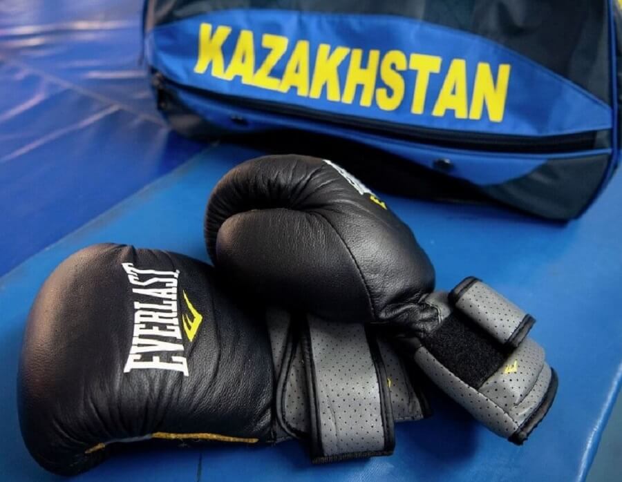 Казахстанские боксеры вышли в чертветь финал ЧМ