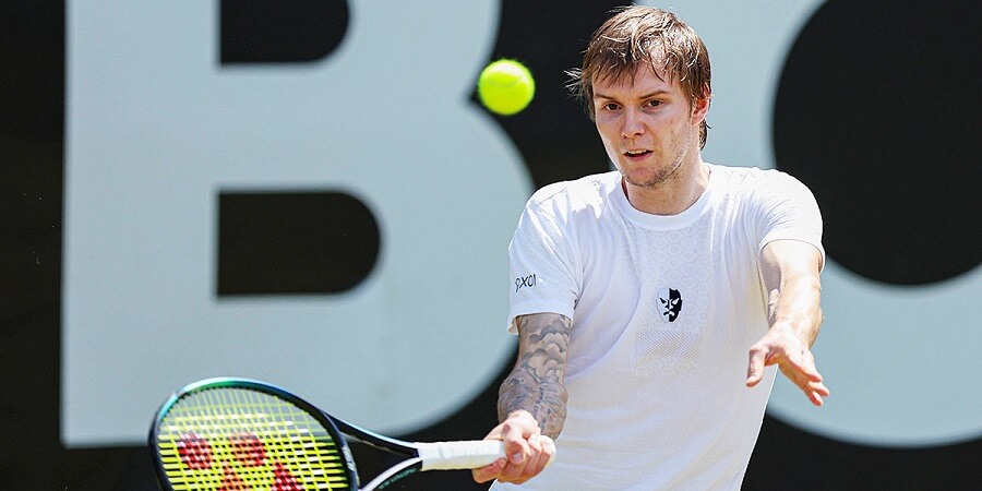 Александр Бублик вышел в четвертьфинала турнира в Германии