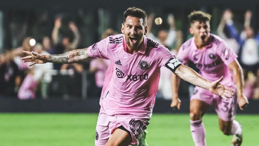 Адидас не успевает выпускать футболки с именем Месси