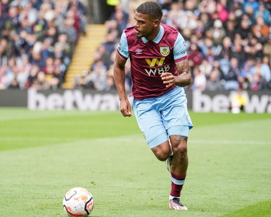 Бернли уступил Астон Вилле 1:3