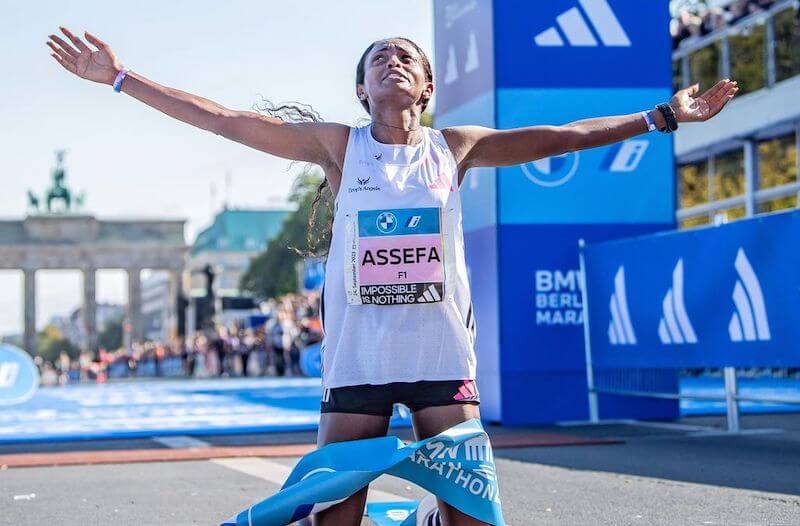 Бегунья из Эфиопии установила мировой рекорд, победив на Берлинском марафоне