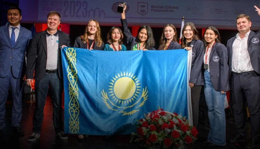 Казахстанские шахматистки стали вторыми на чемпионате мира