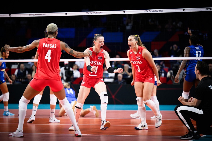 Сербия и Турция вышли в финал Евро 2023 по волейболу женскому