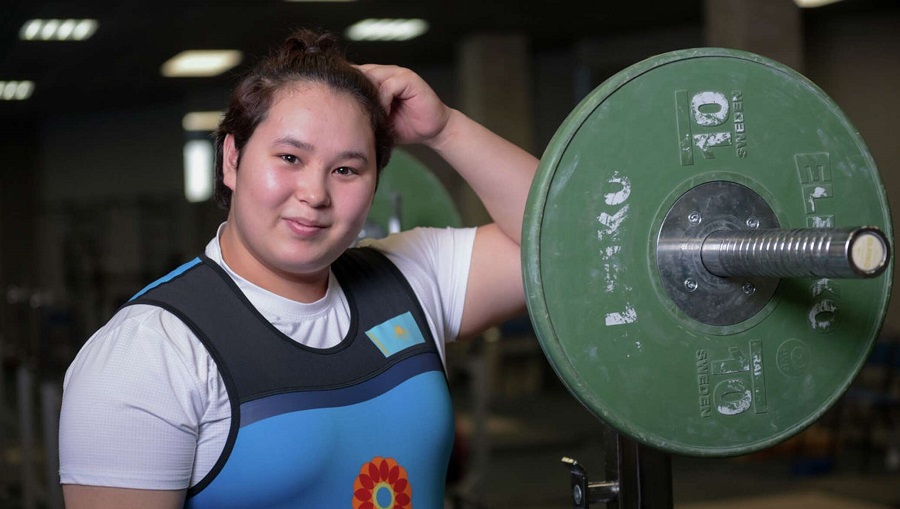 Айсамал Сансызбаева завоевала серебро ЧМ по тяжелой атлетике