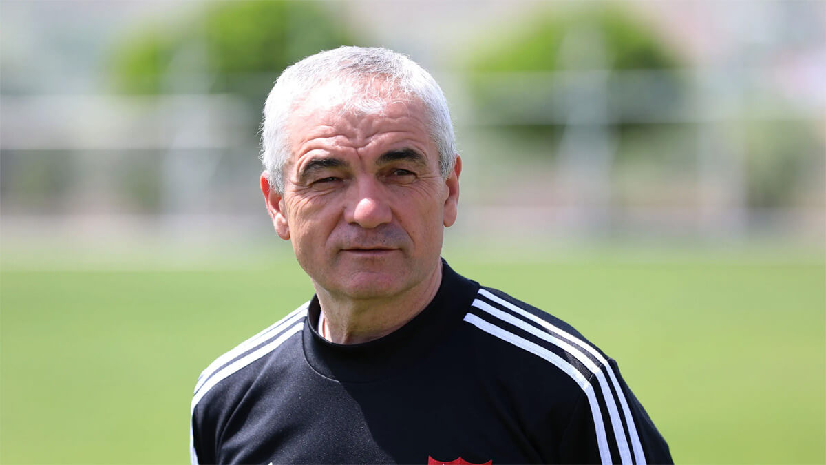 “Бешикташ” официально анонсировал назначение нового тренера