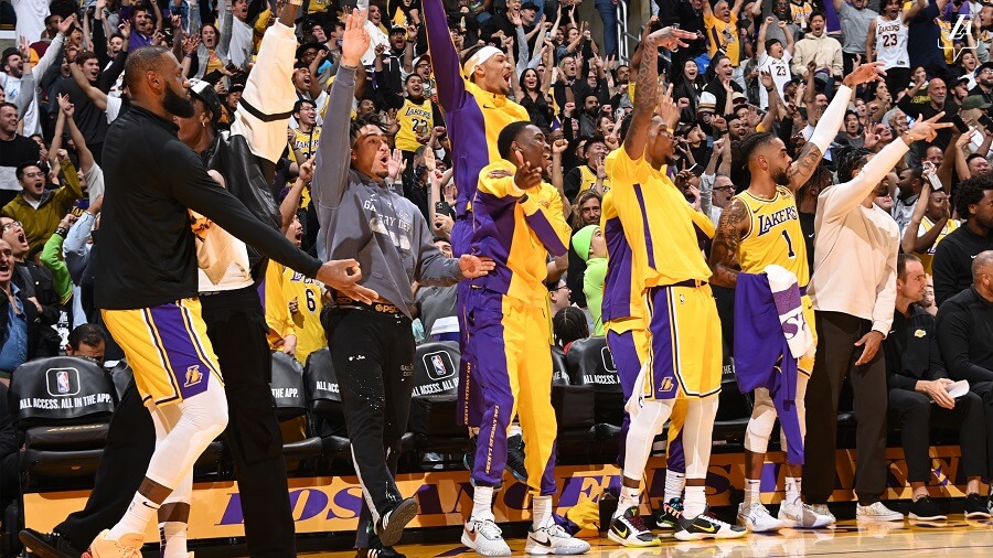 Леброн Джеймс набрал 35 очков и помог Лейкерс обыграть Клипперс