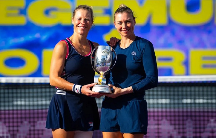 Звонарева и Зигемунд стали победительницами Итогового турнира WTA в парном разряде