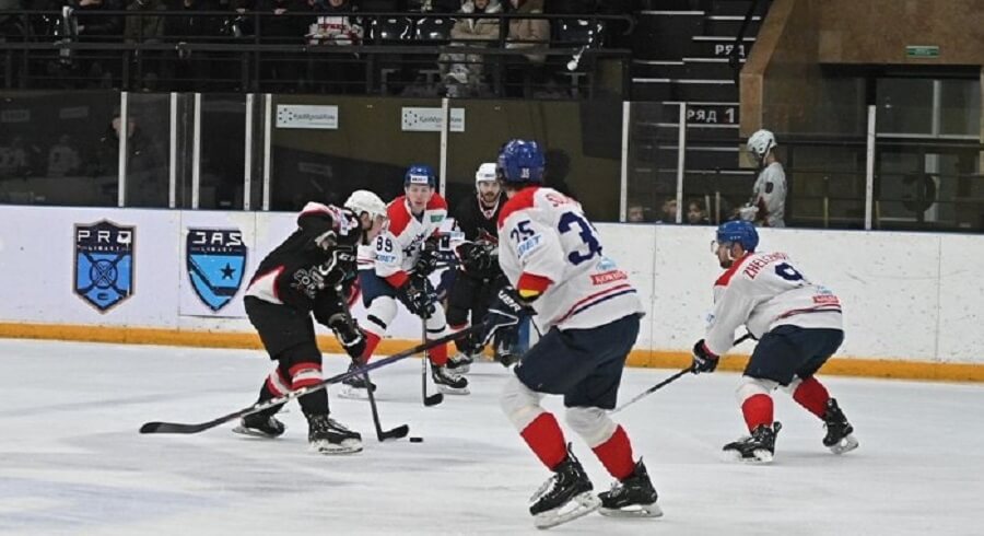 ХК "Арлан" обыграл ХК "Горняк"