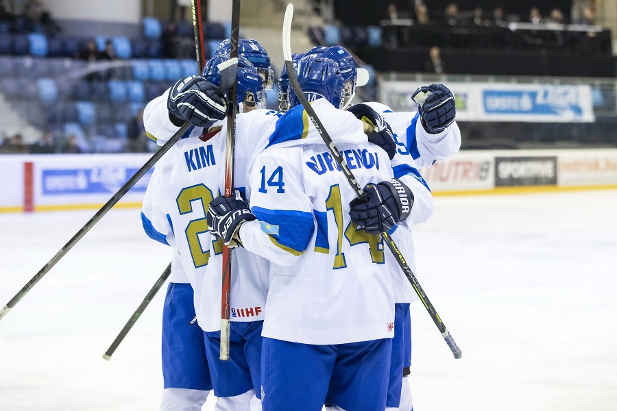 Молодежная сборная Казахстана по хоккею стартовала с победы на ЧМ