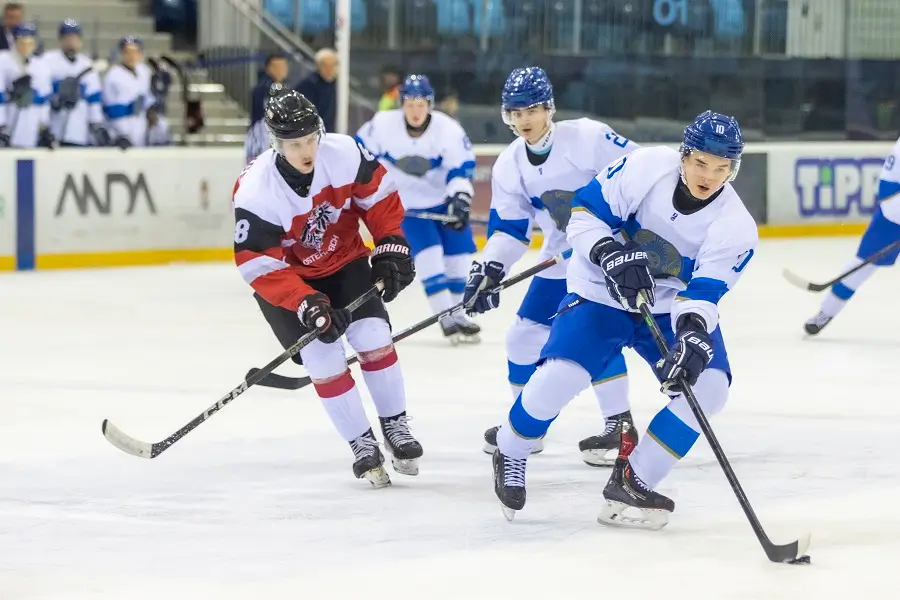 Молодежная сборная Казахстана по хоккею уступила Австрии по буллитам