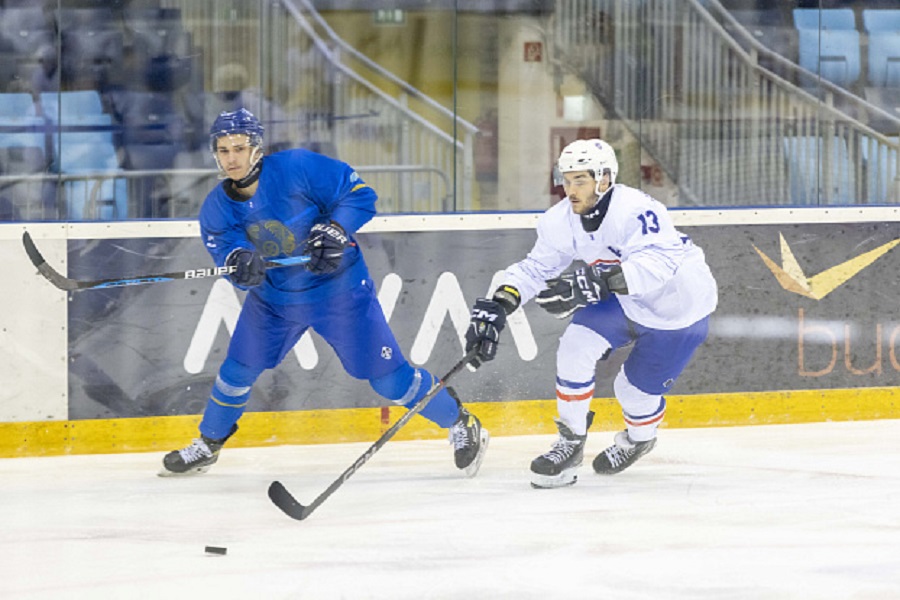 Сборная Казахстана обыграла Францию и вышла в лидеры группы на Чемпионате мира по хоккею
