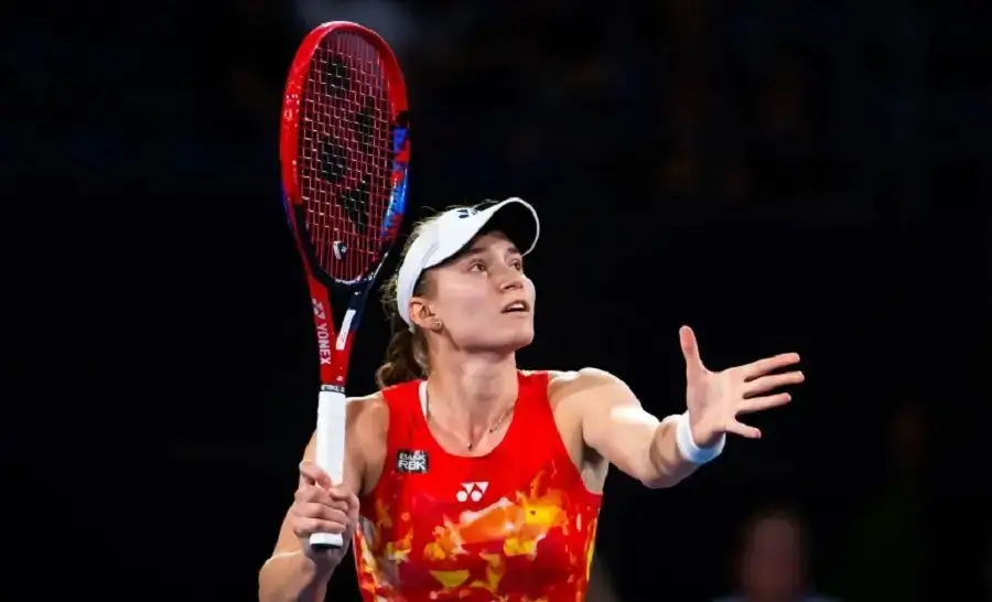 Елена Рыбакина вышла в четвертьфинал турнира в Аделаиде