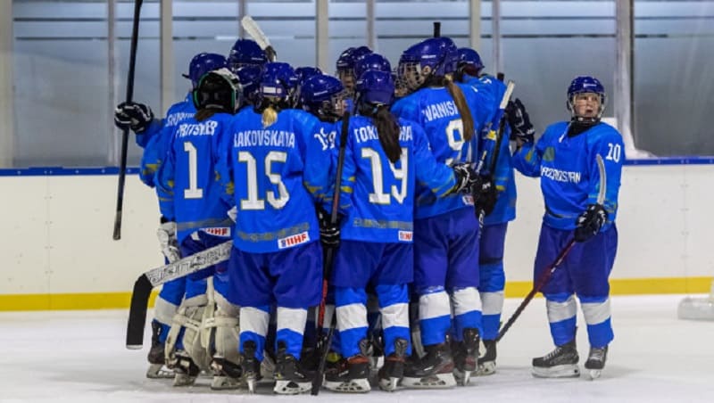 Казахстанские юниорки потерпели поражение на чемпионате мира по хоккею