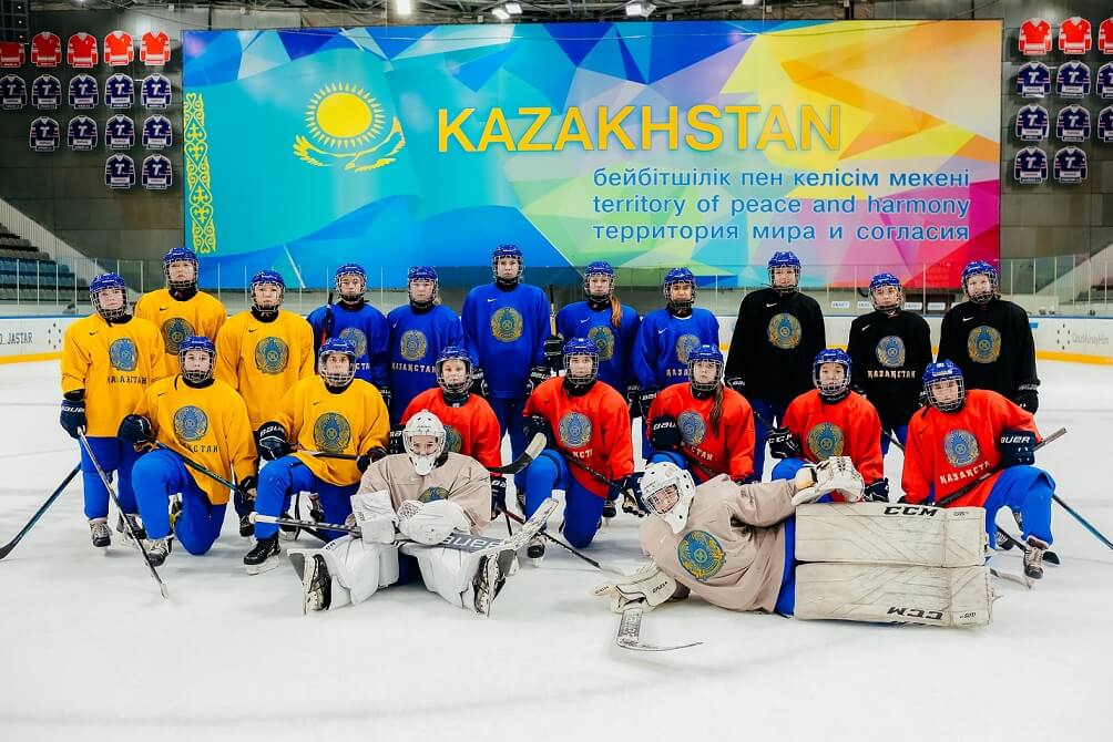 Казахстан готовится к чемпионату мира: объявлен состав женской хоккейной команды