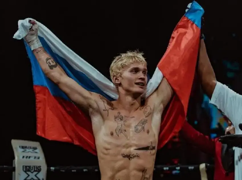 Даня Милохин одержал победу в первом боксерском поединке