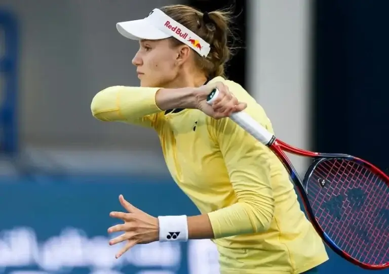 Елена Рыбакина вышла в 1/4 финала WTA-500 в Абу-Даби