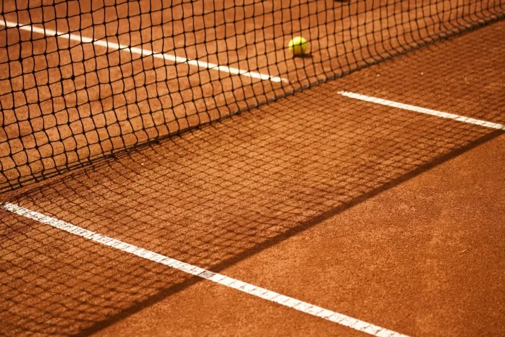 термины в теннисе "Грунт"