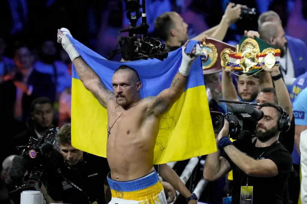 220821 usyk celebrates ha 8339ac