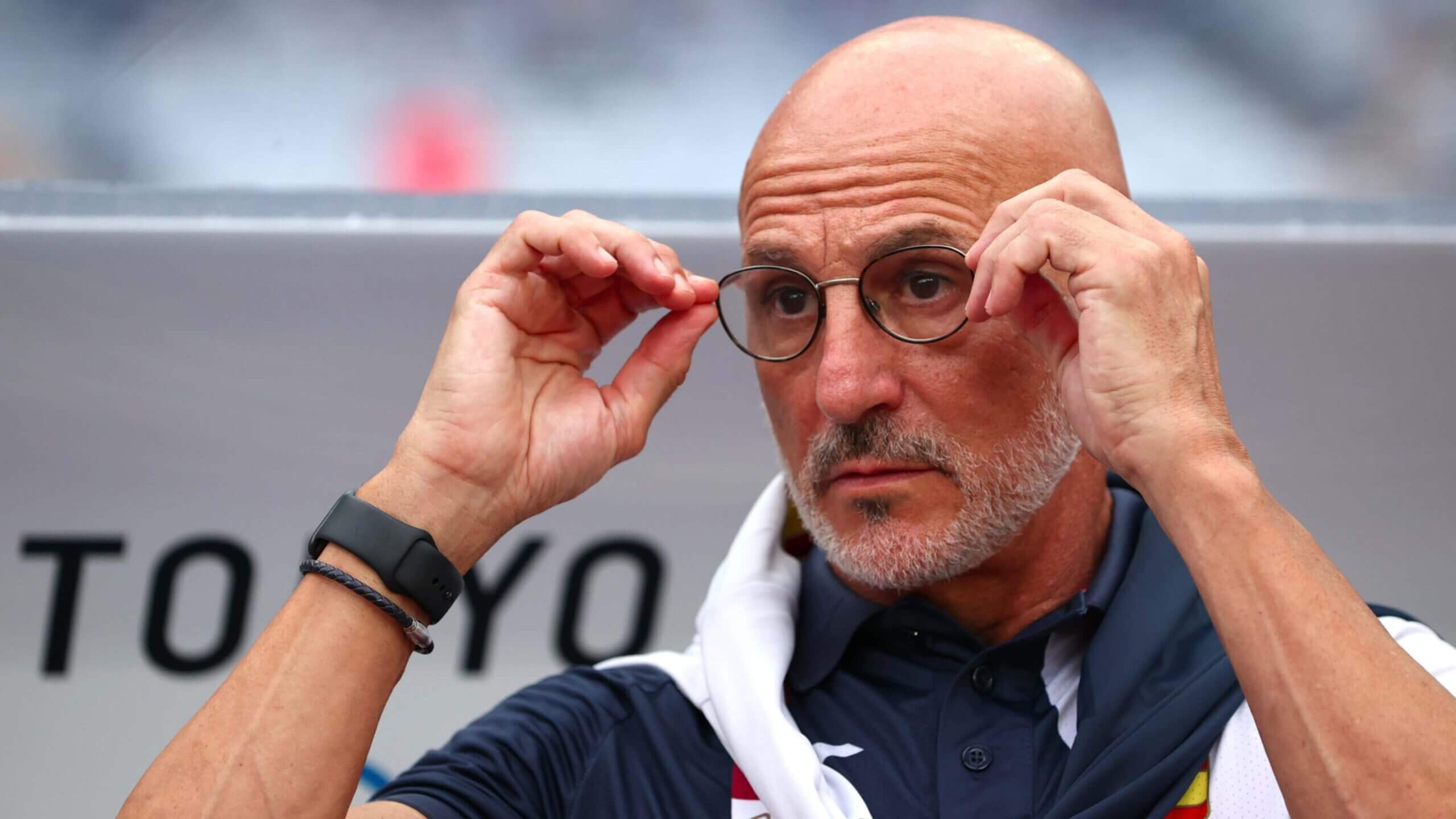 Футбольный тренер испании. Луис энрике тренер. Луис де ла фуэнте испания. Луис энрике тренер 2022. Хави испанский футбольный тренер.