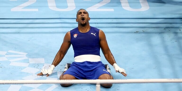 Двукратный олимпийский чемпион Арлен Лопес победил в первом бою на Олимпиаде в Париже