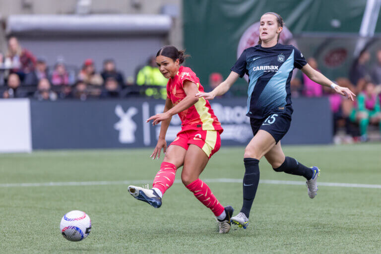 «Готэм» одержал победу над «Портлендом» в плей-офф NWSL, завершая карьеру Кристин Синклер