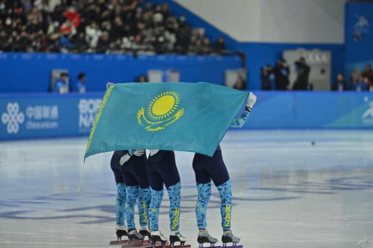 Две сборные Казахстана вышли в полуфинал чемпионата мира по шорт-треку