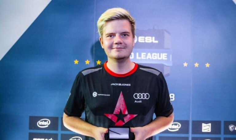 Расмуссен рассказал о неудачном опыте игры с s1mple в Team Falcons