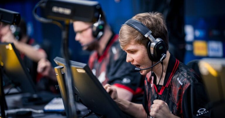 MOUZ и G2 сразятся за выход в полуфинал ESL Pro League Season 21