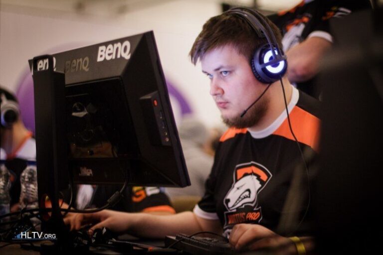 Snax рассказал о смене места с m0NESY в составе G2 Esports