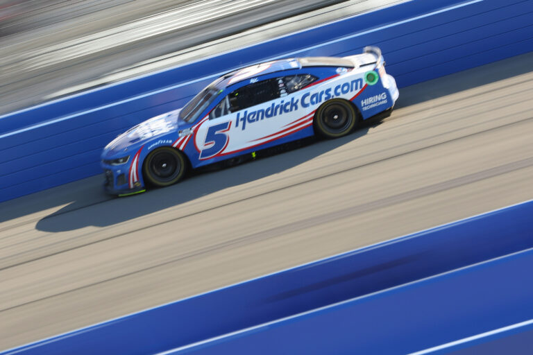 Кайл Ларсон NASCAR Xfinity жарыстарында қарсыластарын «қорлағысы» келетінін мойындады