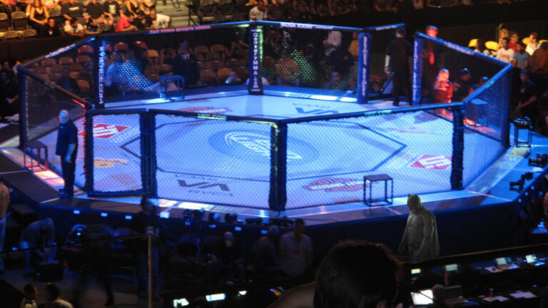 UFC ширек ғасырдан кейін Айоваға оралады