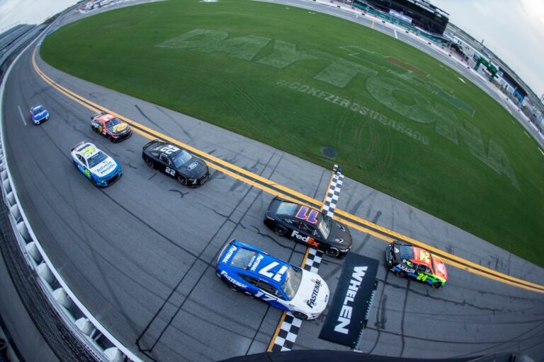 NASCAR Хэмлинмен машиналарды түрлендіру ұсынысына байланысты дауға түсті