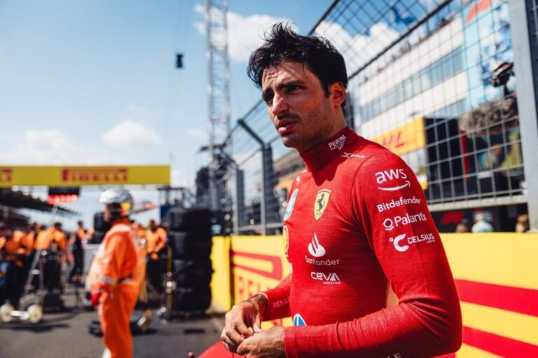 Сайнс Хэмилтонның неге әзірге Ferrari-де Леклерден қалып қойғанын түсіндірді