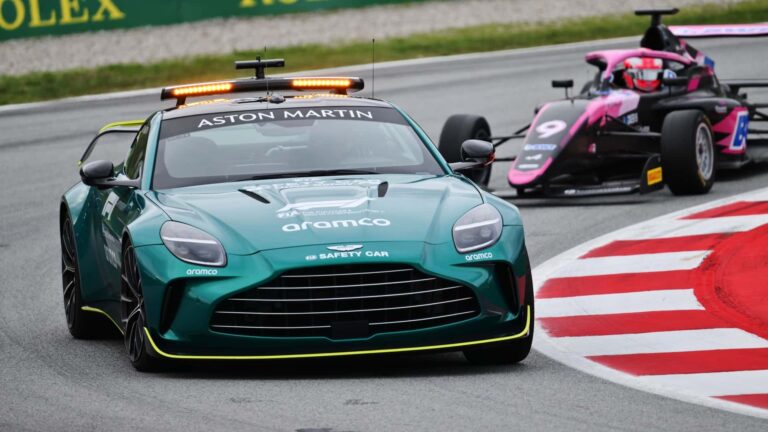 Aston Martin признала проблемы и готовится к сезону-2026