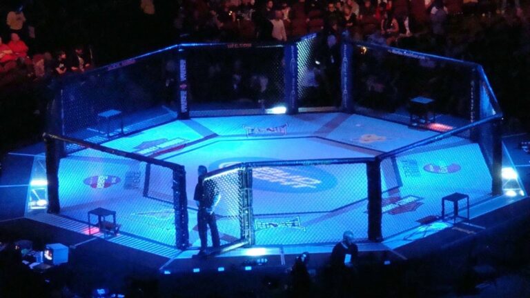 UFC алғаш рет Де-Мойнда Сэндхаген — Фигейреду арасындағы турнирін өткізеді