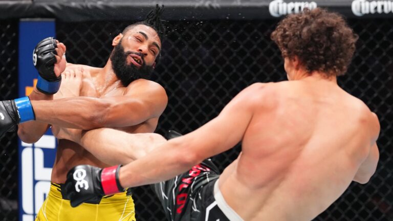 UFC файтері қысқа дебюттен кейін күтпеген қорытындыға келді