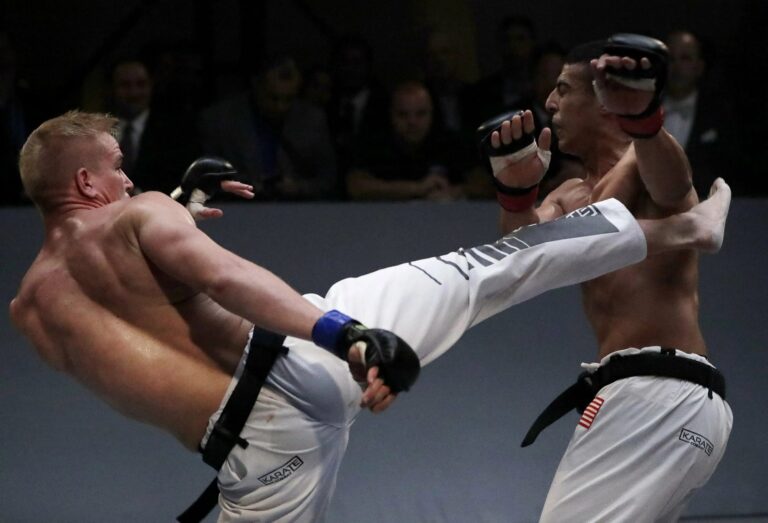 Казахстанский боец проиграл экс-звезде UFC на турнире в Дубае