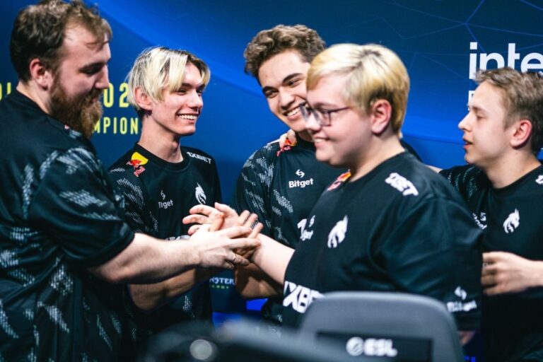 Дмитрий Куплинов сделал прогноз на матч Team Spirit против Team Vitality