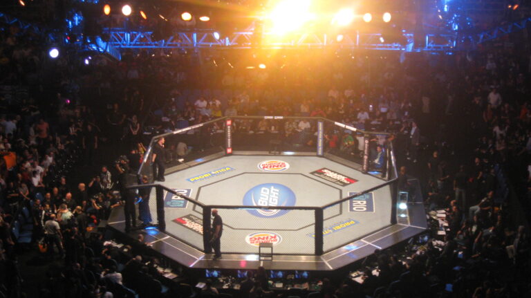 UFC алғаш рет Де-Мойнда Сандхаген — Фигейреду арасындағы жекпе-жекпен турнир өткізеді