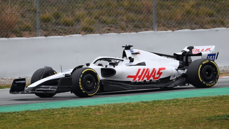 Команда Haas не может решить проблему нестабильности болида в быстрых поворотах