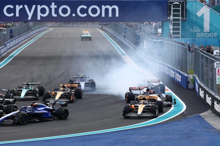 McLaren Майамиде үстемдік етті: Пиастри қатарынан үшінші рет жеңіске жетті