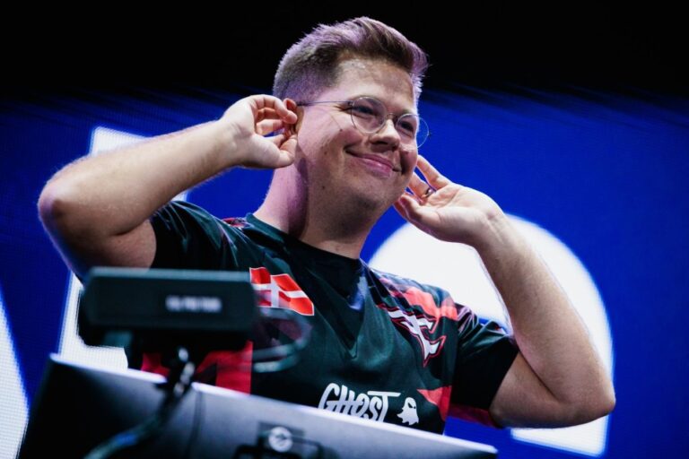 Team Spirit ойыншысы s1mple-дің FaZe Clan-ға ауысуына жауап берді