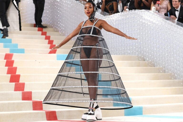 Звезда нового фильма F1 удивил всех необычным появлением на Met Gala