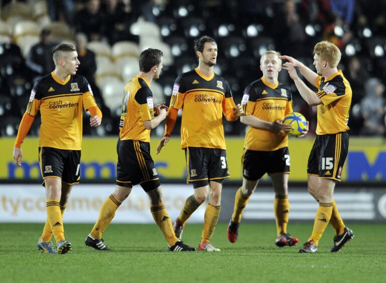Hull City капитаны Льюи Койлға қатысты бейнеоқиғадан кейін клуб ішкі тергеу бастады