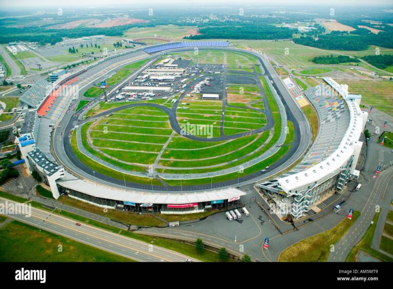 NASCAR маусым финалын жеті жылдық үзілістен кейін Майами трегіне қайтарады