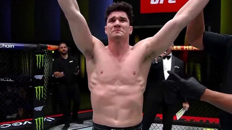 UFC файтері Майк Малоттың бауыры Монреальдегі турнирде төбелеседі