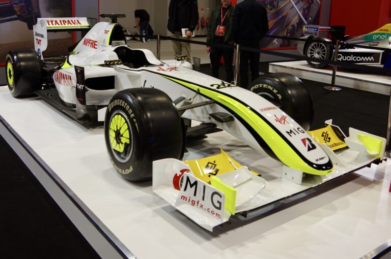 Легендарный болид Brawn GP 2009 года продан на аукционе в Майами