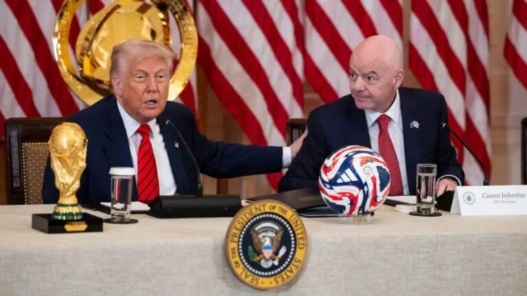 Трамп Ресейді ӘЧ-2026-ға Украинадағы бейбітшілік үшін қайтаруды ұсынды