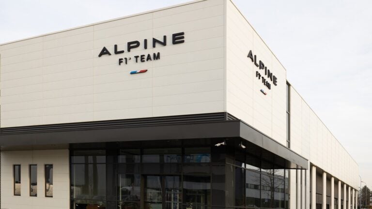 Alpine-дегі күтпеген өзгерістер: Формула-1 командасы басшысын ауыстырды
