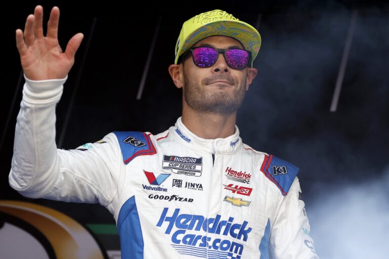 NASCAR-дың жаңа ережелері Кайл Ларсонға күрделі таңдау жасатты